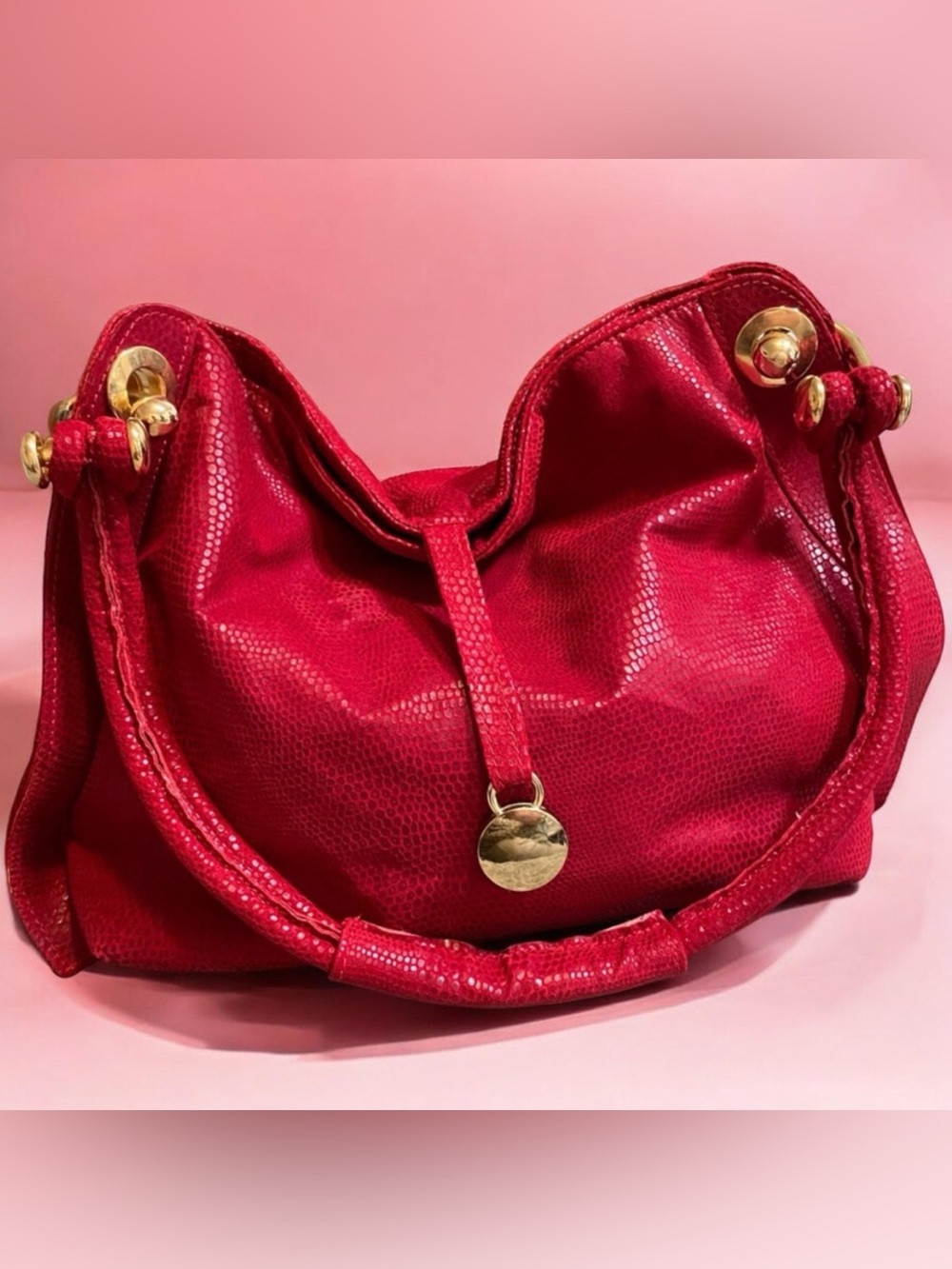 Vintage Californian Red Women's Shoulder Bag with Gold Accents